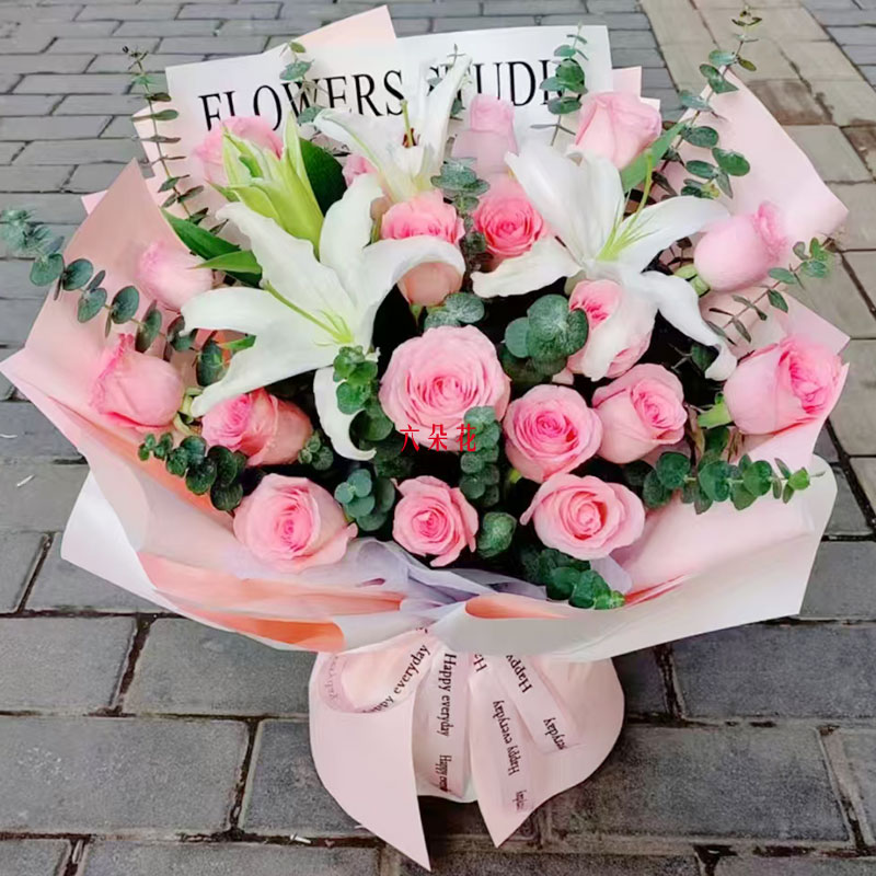 18朵粉玫瑰2支百合，我的心尖宝贝