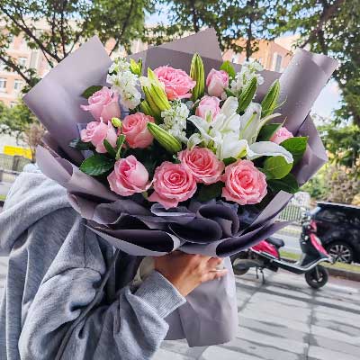 鹤壁11朵戴安娜粉玫瑰百合，与你一起追逐梦想