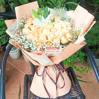 鹤壁33朵香槟玫瑰百合，心里永远是你